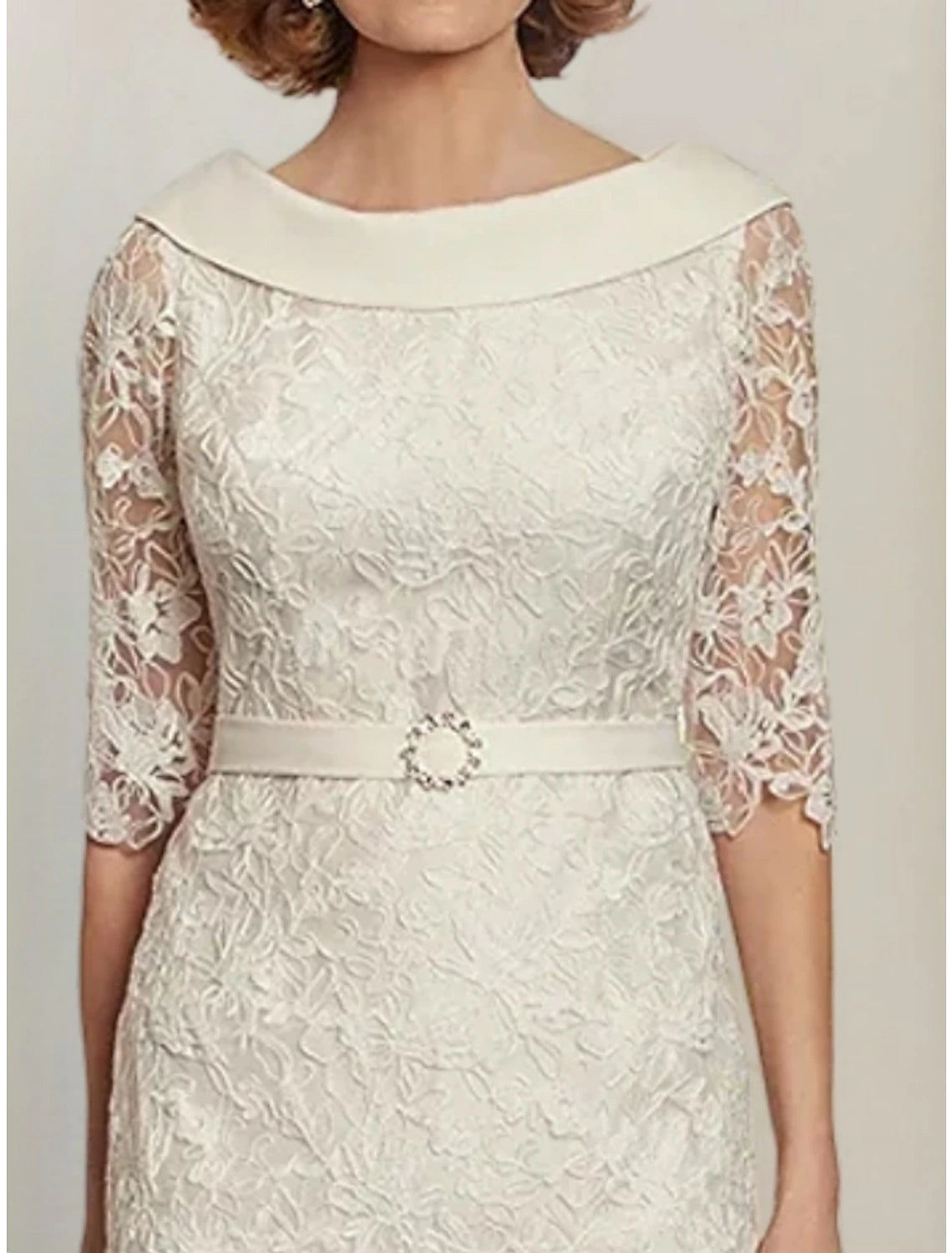 Sheath / Column Mother of the Bride Dress Little White Dresses Elegant Scoop Neck Knee Length Satin Lace Half Sleeve with Crystal Brooch Sheath / Column Mother of the Bride Dress Little White Dresses Elegant Scoop Neck Knee Length Satin Lace Half Sleeve with Crystal Brooch