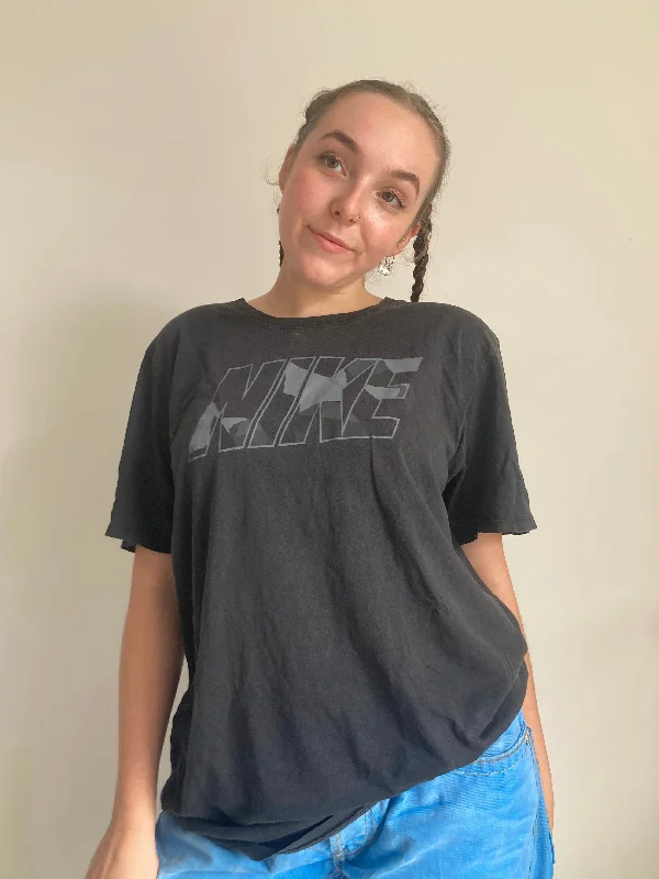 Black Nike T-Shirt (L) Front Pockets Side Pockets Patch Pockets