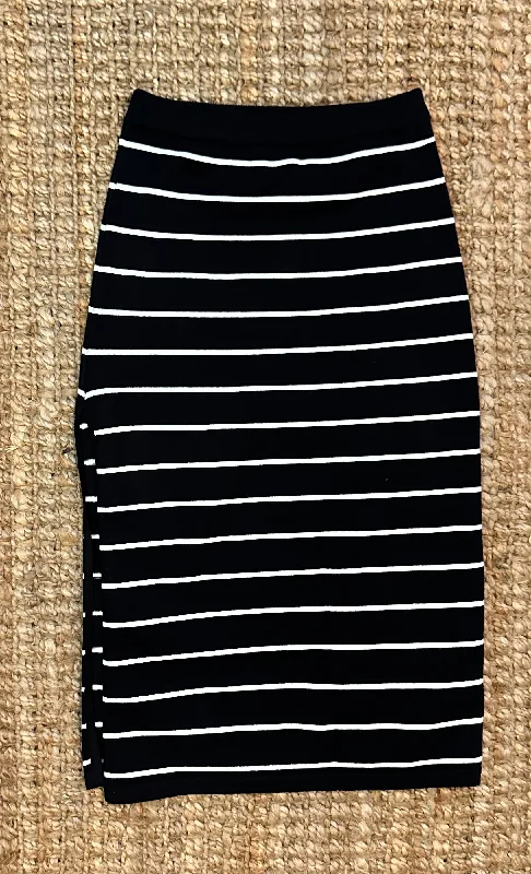 Black & White Knit Knee Skirt denim skirt fashionable