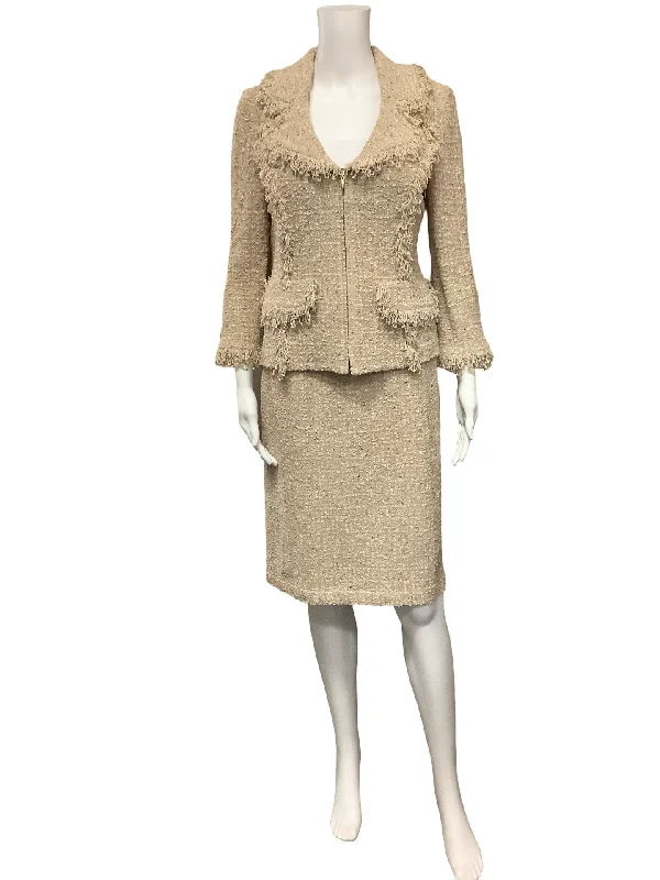 St. John 2 Piece Skirt Size: 2 and Jacket Size: 4 Stand-Up Collar Roll-Neck Collar Turtle Neck St. John 2 Piece Skirt Size: 2 and Jacket Size: 4 Stand-Up Collar Roll-Neck Collar Turtle Neck