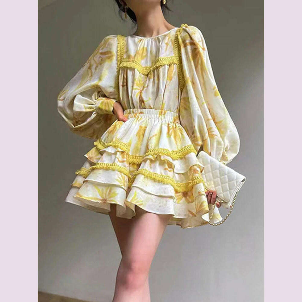 VGH Hit Color Two Piece Set For Women Round Neck Lantern Sleeve Shirts Spliced Tierred Mini Skirts Floral Printing Sets Female velvet skirt plush VGH Hit Color Two Piece Set For Women Round Neck Lantern Sleeve Shirts Spliced Tierred Mini Skirts Floral Printing Sets Female velvet skirt plush