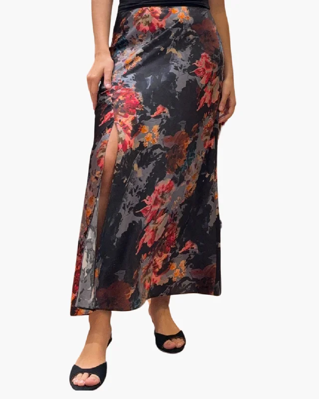 GO SLIT DIFFERENCE SKIRT IN BOTANIC GARDEN ruffled skirt detail