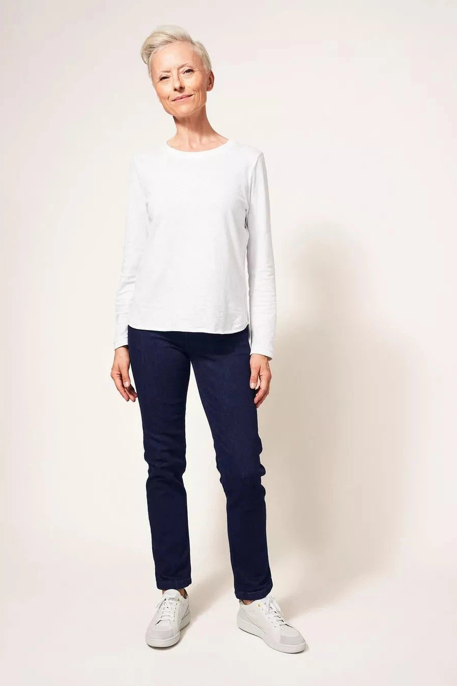 White Stuff Brooke Straight Jeans in Dark Denim Elegant Dark-Wash Bootcut Jeans