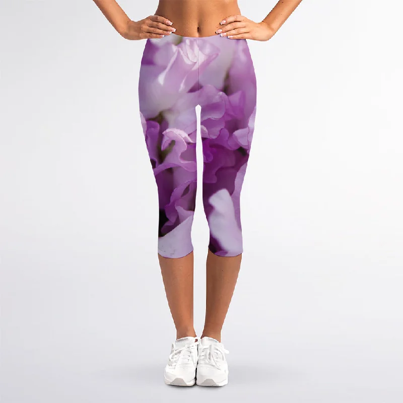 Purple Sweet Pea Print Women's Capri Leggings Trendy Minimalist Leggings